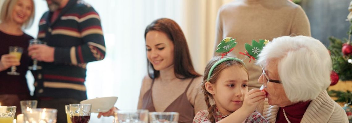 How to Give the Gift of Being Present to Seniors This Holiday Season